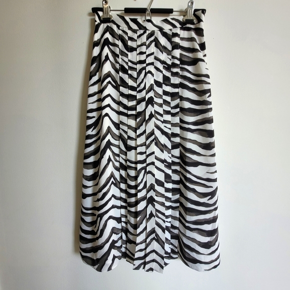 NWT Banana Republic skirt - Picture 3 of 9